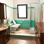 Piano Terra In Con Piscina